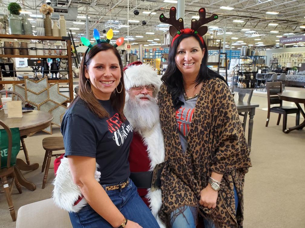 GourleyCarla's tweet image. Breakfast with Santa 🎅 #PassionForPeople #CreateFUN #HolidayCHEER #FeelingFestive