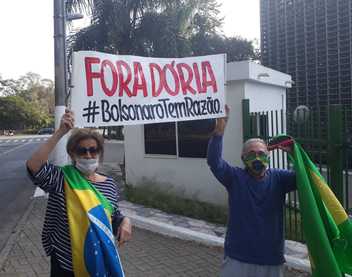 Conheçam meus amados Pais!
Em uma das Manifestações na ALESP !