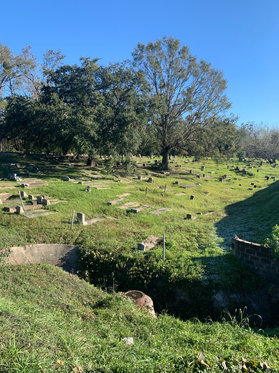 MadisonStreetm1's tweet photo. This is the Old Plateau Cemetery. This picture was taken from the road and to the left of the entrance. This cemetery is where the survivors of the Clotilda are buried and located in Africatown. #AFRusa20 https://t.co/jGqrOgjtGz