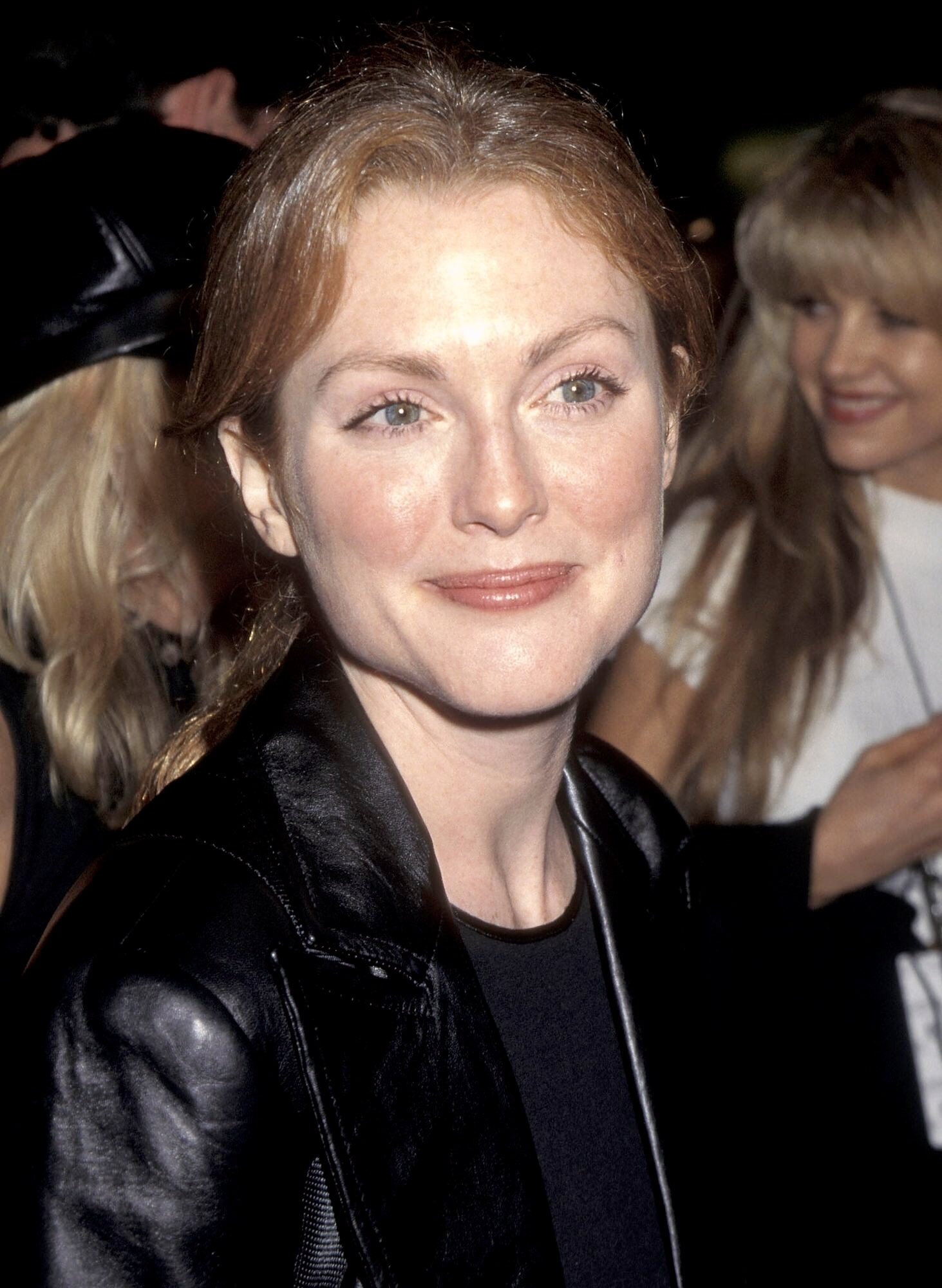 It\s already past midnight for me so HAPPY BIRTHDAY JULIANNE MOORE!!!!                         