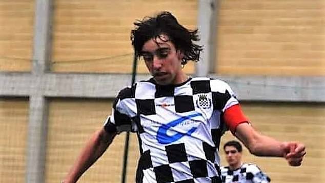 Bruno Fernandes started his youth career playing in defence for Boavista, until a loan move to Pasteleira. The Pasteleira youth team lacked a number 10, and in his assessment, coach Antonio Peres felt Bruno’s bravery and ability warranted giving him a chance. Everything changed.