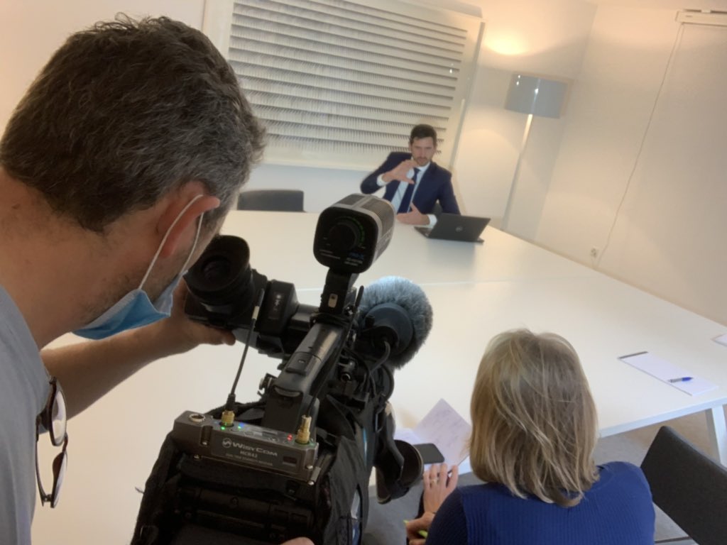 SeaBubbles's tweet photo. 🎥 Séquence finance à Genève ce matin, chez Berney &amp; Associés🇨🇭en charge du bouclage de la levée de fonds en cours : 5 M pour l’industrialisation des #NewBubbles #Hydrogene 🚀@France3tv 26mn pour @Francetele 📺 https://t.co/vq5GkIpid2