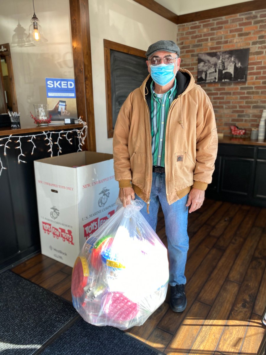 Vero_Chiro's tweet photo. We know how important Christmas can be to the children in our city. 🎄 That's why we're partnering with Toys for Tots to bless more than 200 kiddos this holiday season! Don't forget to bring in your gifts before December 10th! https://t.co/88ps9KegaT