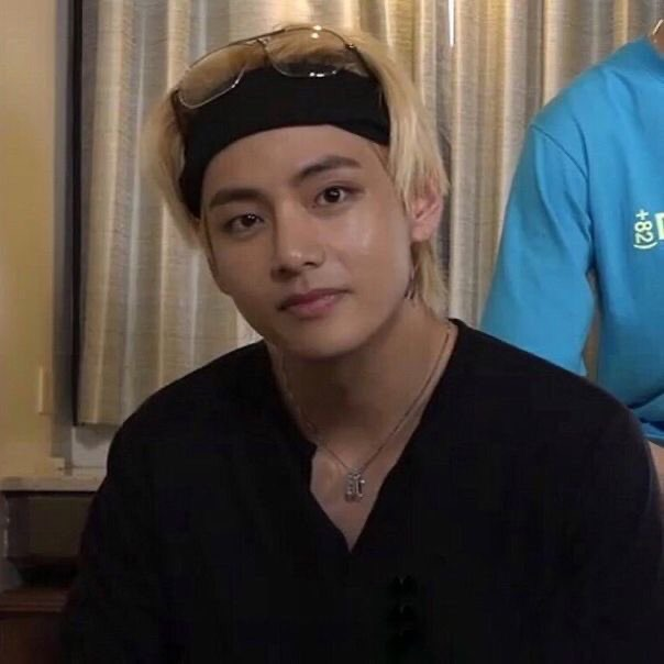 tetetinypics's tweet photo. Si tuviera la oportunidad de decirle una sola palabra a taehyung, ¿cual sería? https://t.co/Kp1c2QGHv6