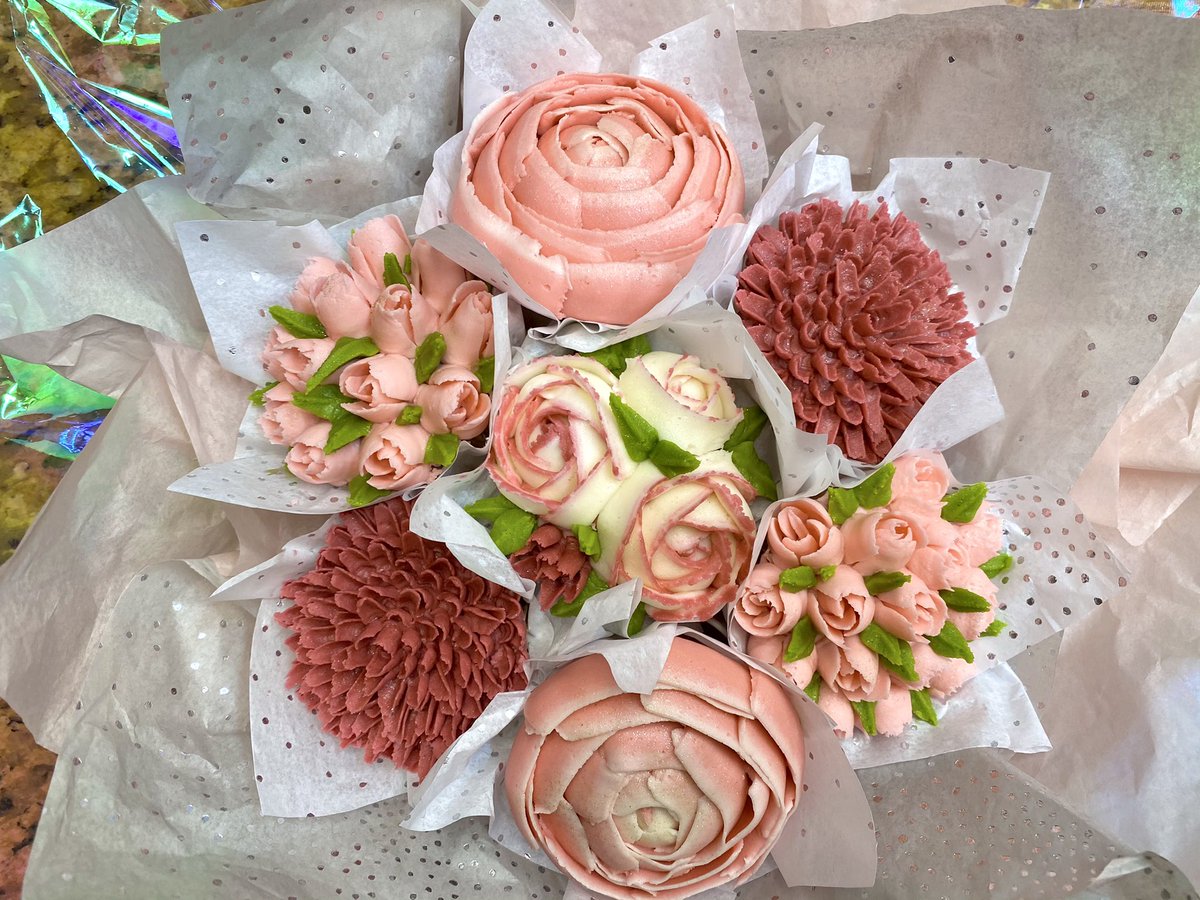 Birthday bouqcakes #bouqcakes #cupcakes #cupcakeflower