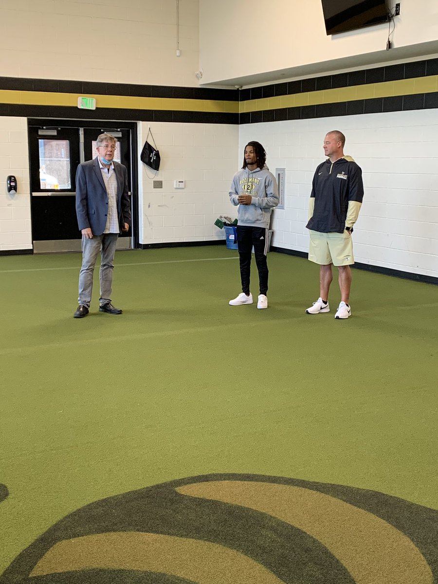 RockmartJackets's tweet photo. Congratulations to @javinwahtley6 for being named Georgia High School Football Daily player of the week!!!

Whatley rushed for 264 yards and three touchdowns, passed for 94 yards and had two touchdowns and scored on an 80-yard kickoff return vs White County. #SetTheStandard 🐝🏈 https://t.co/W72YnmZT8I