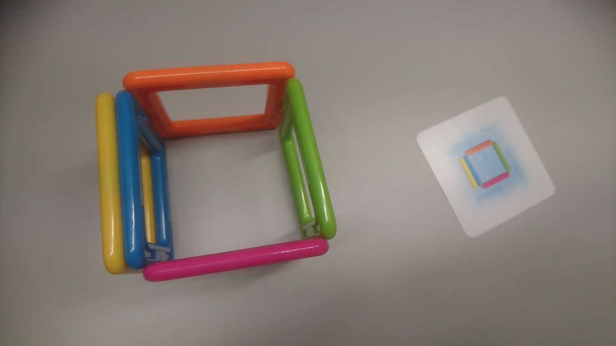 MissBayBee_de's tweet photo. Yeah, die erste Brettspiel AG für dieses Schuljahr konnte endlich stattfinden 😍
Die Zweitklässler sind ganz schön hibbelig 🙈
Zuerst #LoveLetter, dann noch #Magnefix und #SpeedCups... 
Da liegt ein weiter Weg vor uns 🤦‍♀️ https://t.co/QnRcHL8pYy