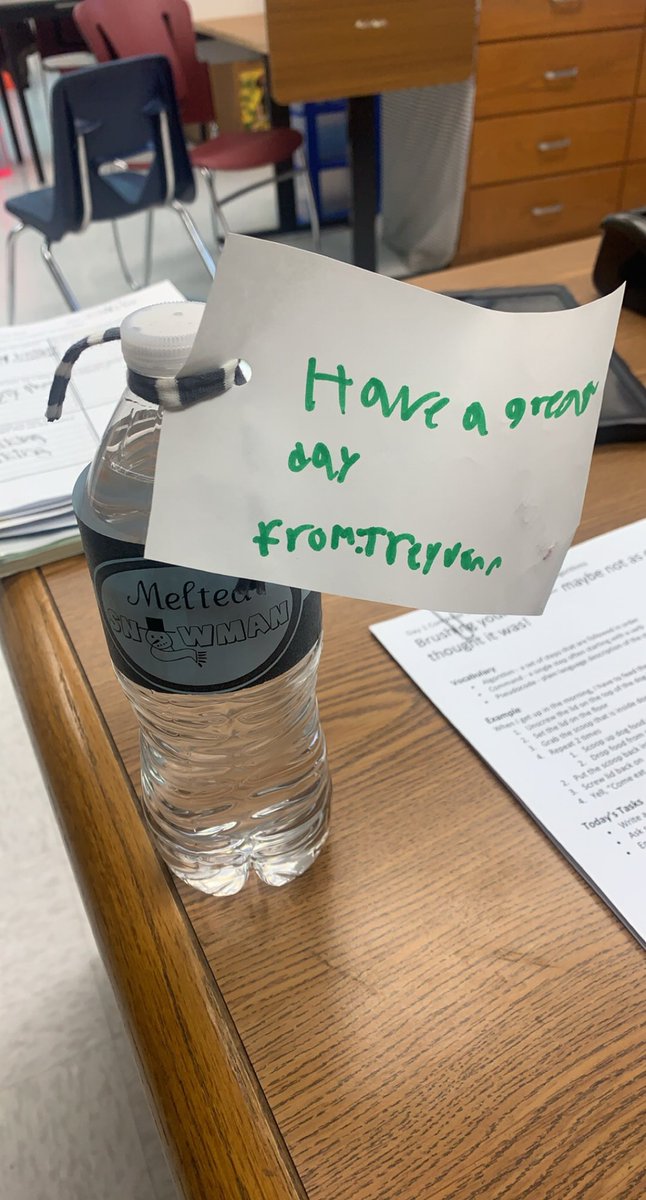 Jesikarose7's tweet photo. Middle School students are spreading kindness throughout the school! Paying it Forward! https://t.co/X9llJaXLtz