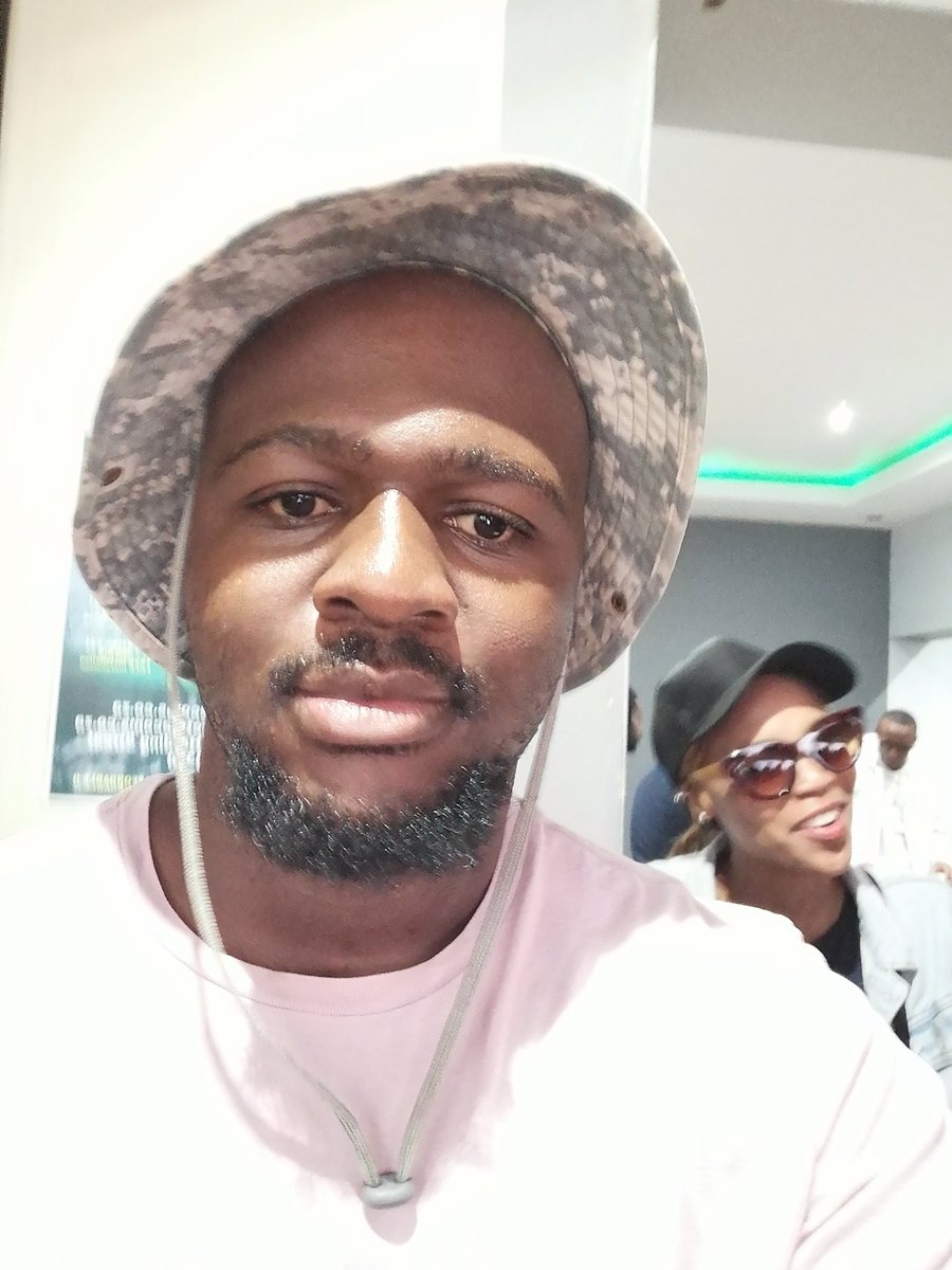 TheRealLungisa's tweet photo. 1st of December selfie https://t.co/uxAiWJo5En