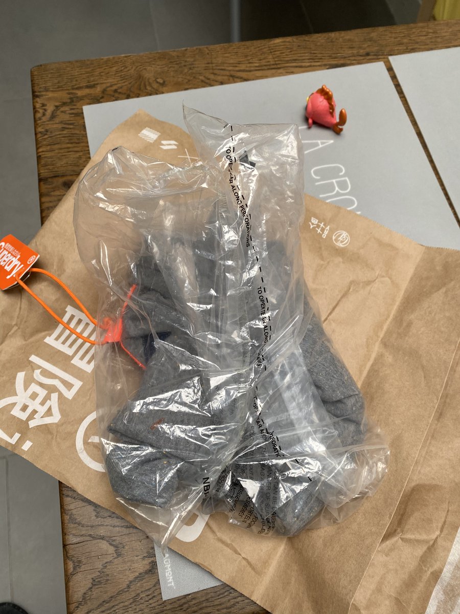 Ce genre de livraison <a href="/SuperdryFrance/">Superdry™ France</a> un tshirt en boule