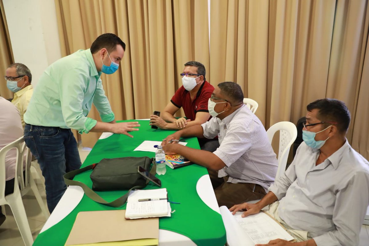 ParticipaBaq's tweet photo. De la mano del @MinInterior las OAC del distrito de Barranquilla, refuerzan conocimientos en reforma estatutaria y planes estratégicos de trabajo para sus organizaciones. #SoyComunal #SoyBarranquilla #YoParticipo https://t.co/1cnRPXcCIK