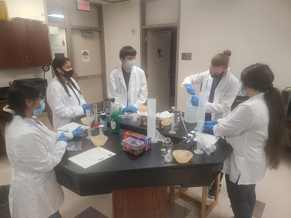 MistyPaneitz's tweet photo. Learning CTE through hands-on experiments @HumbleISD_HHS @HumbleISD_CTE @HumbleTSTEM https://t.co/oC4r8tW59T