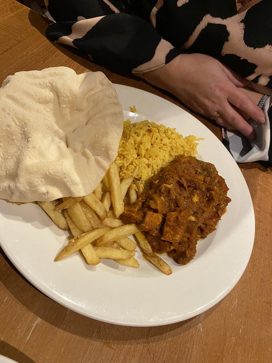 mikeygreen68's tweet photo. Out for #Dinner with my Lovely Wife at the @Three_Arches for probably the last time in 2020 Sadly 😢 it’s a surreal time 🤷♂️ #MakingTheBestOfLife #OneLife #Memories #2020Covid19
#LivinOurBestLife #GoodTimes #HusbandAndWifeTime ❤️ 🥰 #Mains #ChickenTikka #SausageAndMash #Nomnom https://t.co/9RzIPHd6yL