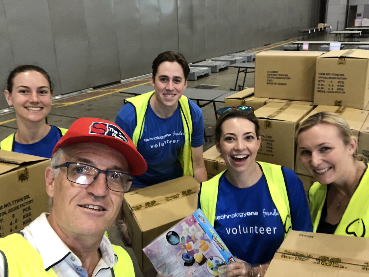alanlemay's tweet photo. Huge thank you to the team from @TechnologyOne Chloe, Isabel, Emma and Sean for their help at @SmithFamily_org    Christmas project #toyandbook https://t.co/U0iHaP3wom