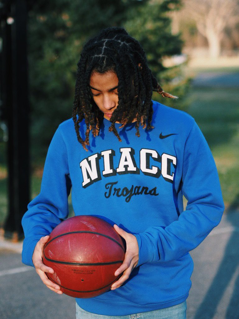 enzyrose's tweet image. #JUCOPRODUCT 💛💙
@NIACCWBball @CoachVaught