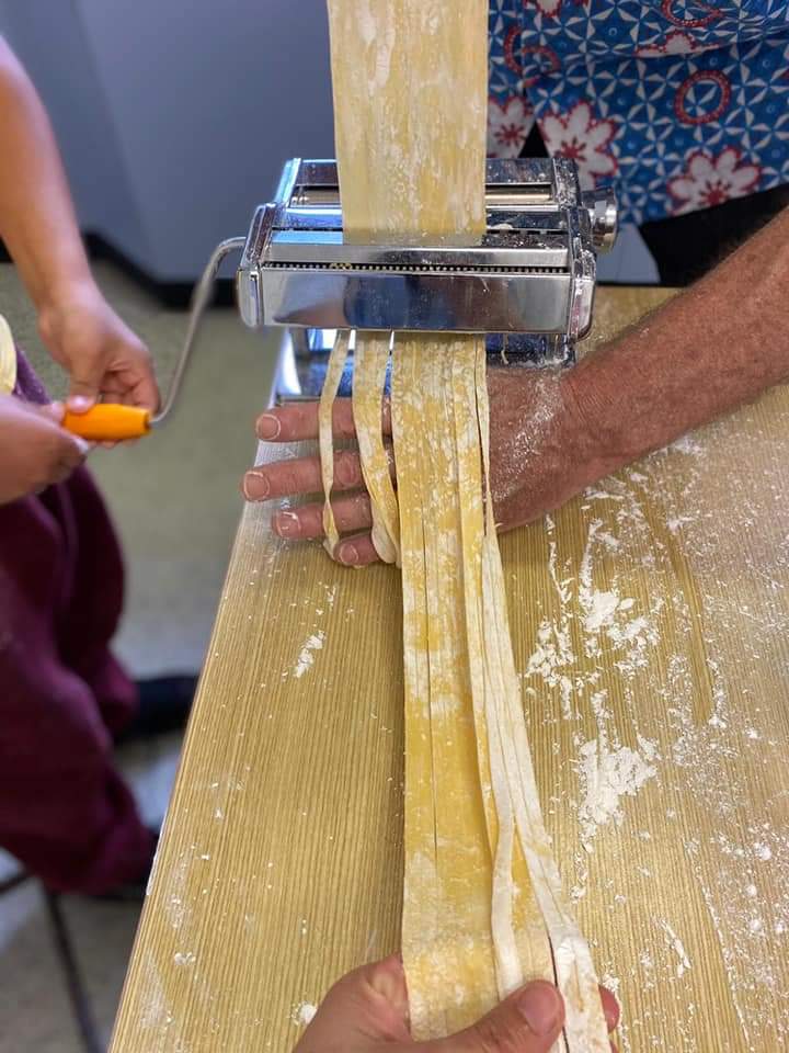 michellelgomes's tweet image. #bridgeroadschool #engagingstudents #lovewhereyoulearn #proudprincipal #yummy