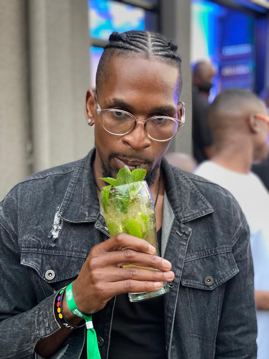 tsakisindou's tweet photo. @castlelitesa cocktail doing the things.
You better come join us at jan Smuts and Bolton Rd, rosebank.
#TheLiteBar https://t.co/fs1Jhs2iLO