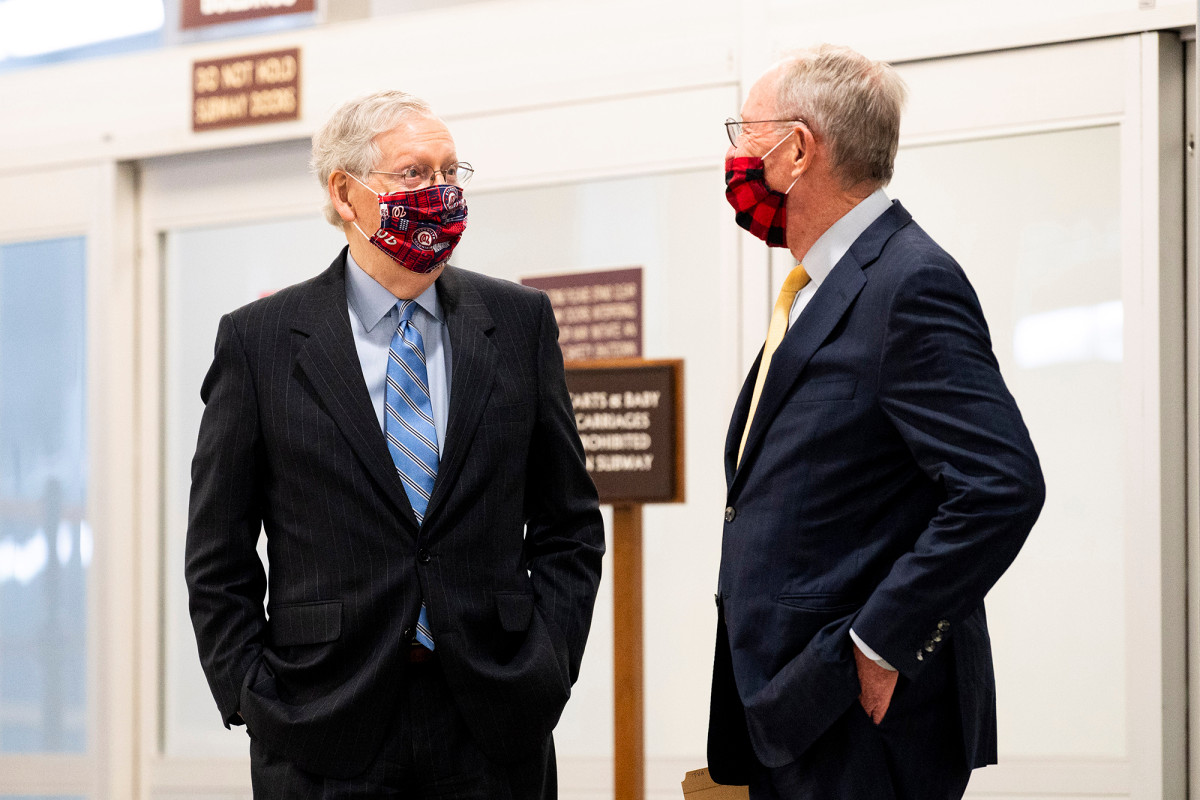 Sen. Mitch McConnell becomes emotional while honoring Lamar Alexander