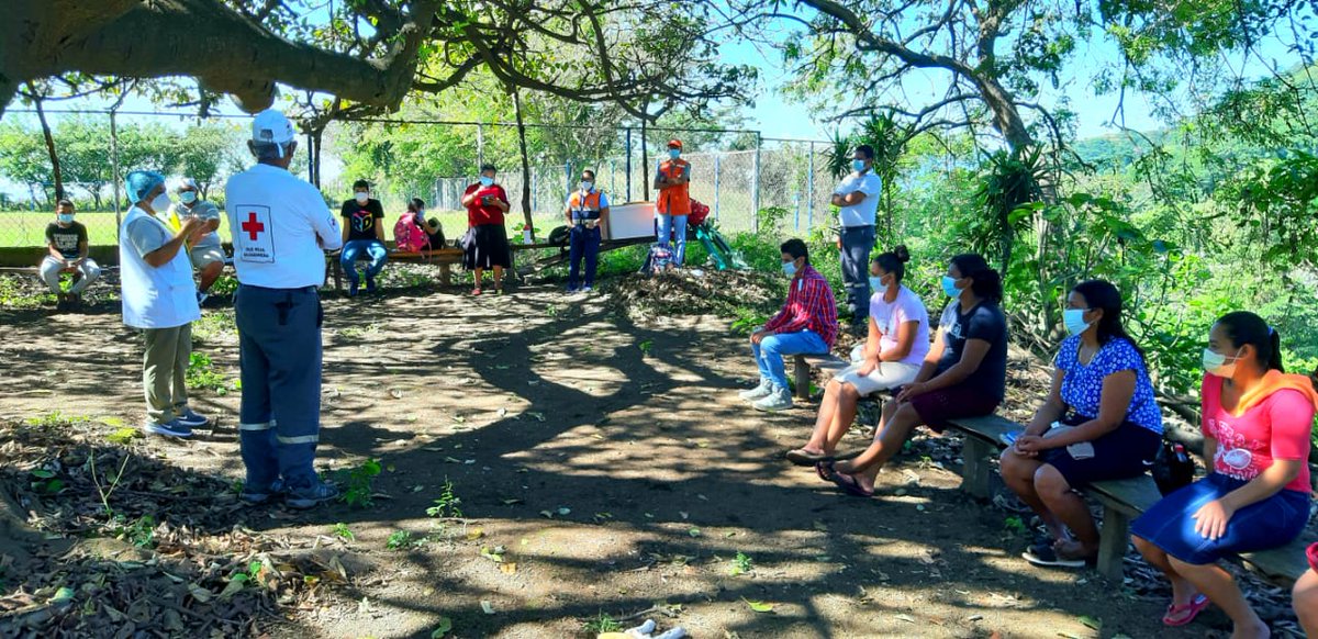 ChinamecaCruz's tweet photo. Nuestros Voluntarios  de Cruz Roja Salvadoreña, Seccional de Chinameca imparten la charla de Primeros Auxilios a la Comisión Comunal de el Cantón Chambala del referido municipio, esta acción se realiza como parte del sistema de @PROCIVILSV. https://t.co/cGM2QRVTl4