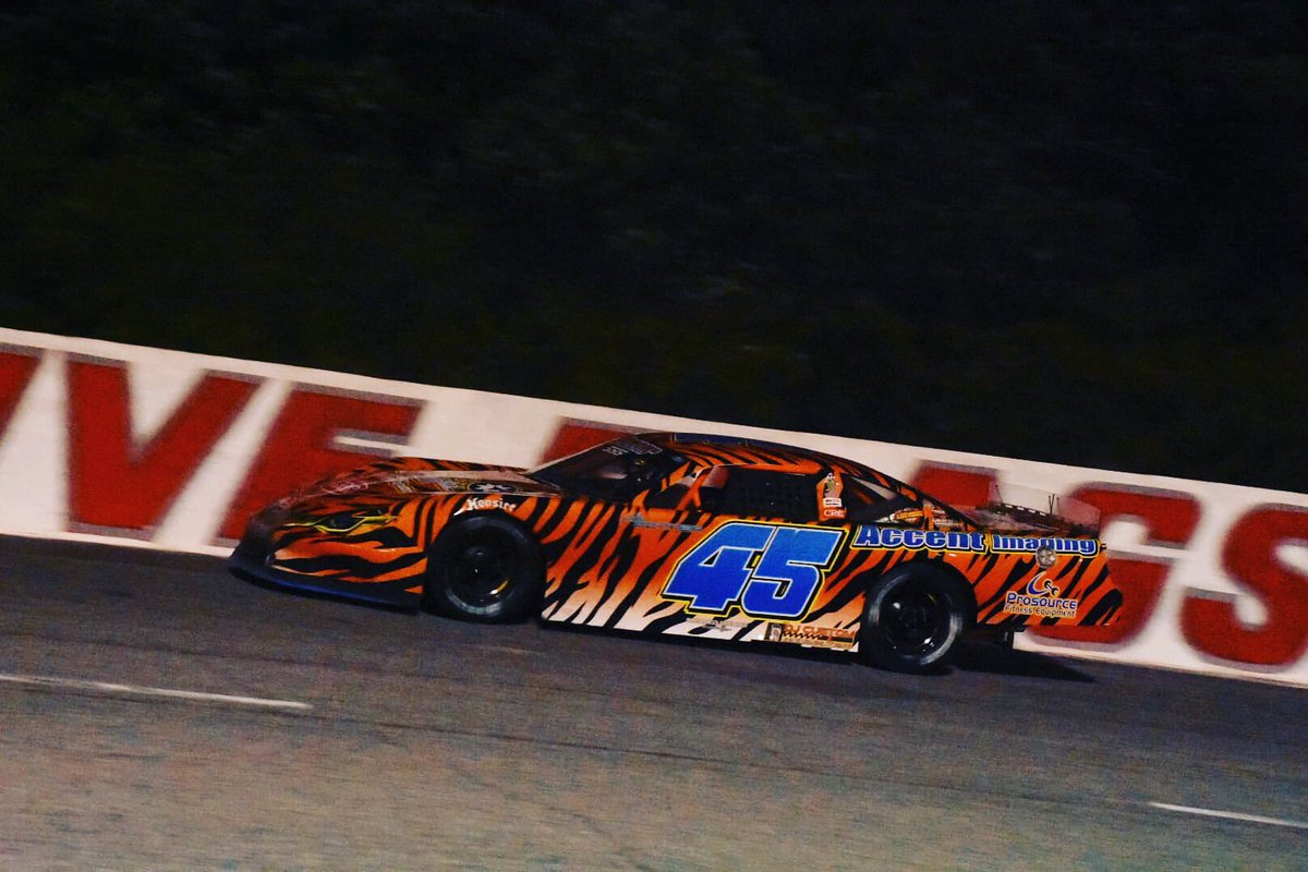FueledUpBlog's tweet photo. Many big names are arriving to Five Flags Speedway for the Snowball Derby.

Maybe a smaller team like Kodie Conner Racing can take the checkered flag. This is Kodie Conner's first trip to the biggest Super Late Model event of the year. 

Stay tuned! https://t.co/IR09csrkCj