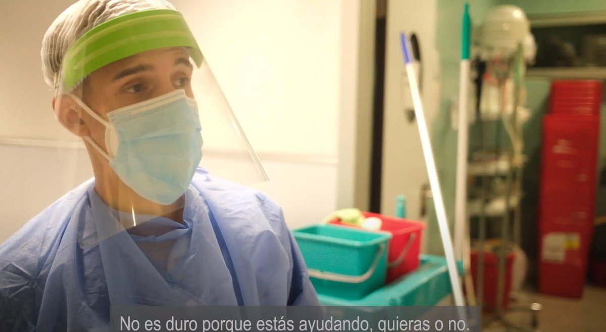 12. Y para jóvenes ejemplares, vean a Adrián Balsalobre, que limpia la zona Covid, habitación tras habitación, cada vez que entra y sale un paciente, positivo o negativo, desde hace meses."No es duro porque estás ayudando, quieras o no. Te sientes bien."