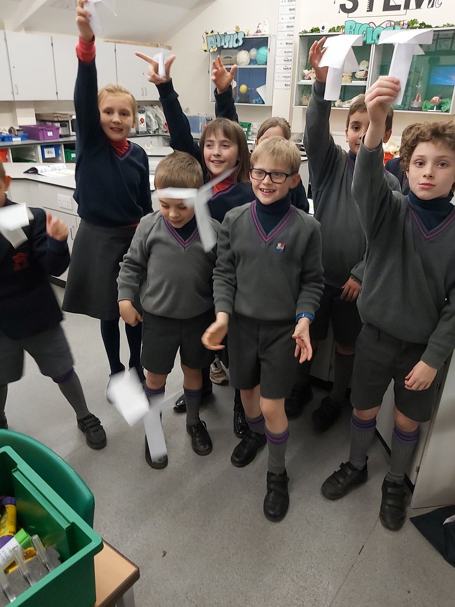 OPSScience's tweet photo. Year 4 experimenting with the size of helicopter wings, will they or won't they spin? #CREDTAwards #youspinmerightround #paperscience https://t.co/8VS1Ac0blV