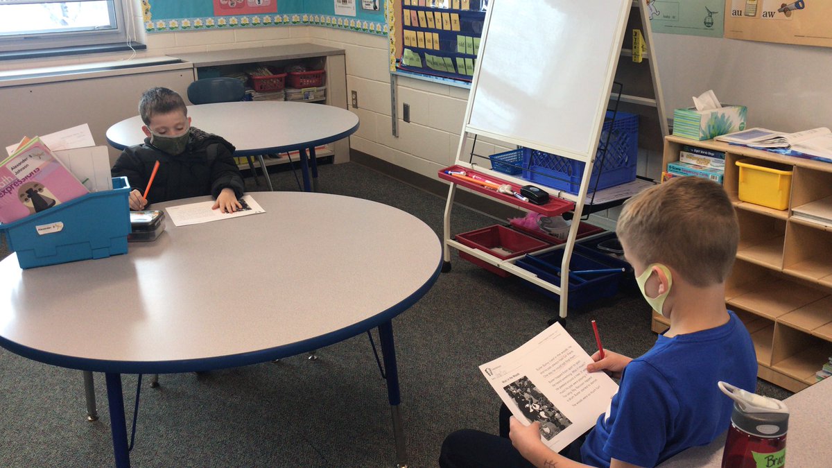 mrshhewitt's tweet photo. How we work with a partner from a distance. #safelylearning https://t.co/aqTLIR18YN