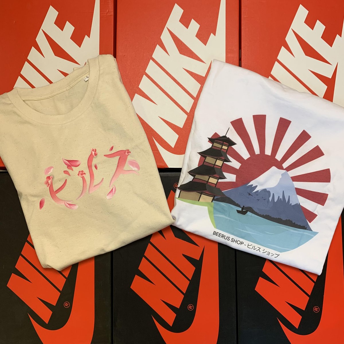 tomfujiiro's tweet photo. Le drop Capsule Japon est maintenant disponible pour tous, crewneck que 5 pièces par visu.

Lien : https://t.co/T20tINHCiH

Je compte sur vous pour partager un maximum, merci à tous je vous kiff https://t.co/O3Jc9Y6x46
