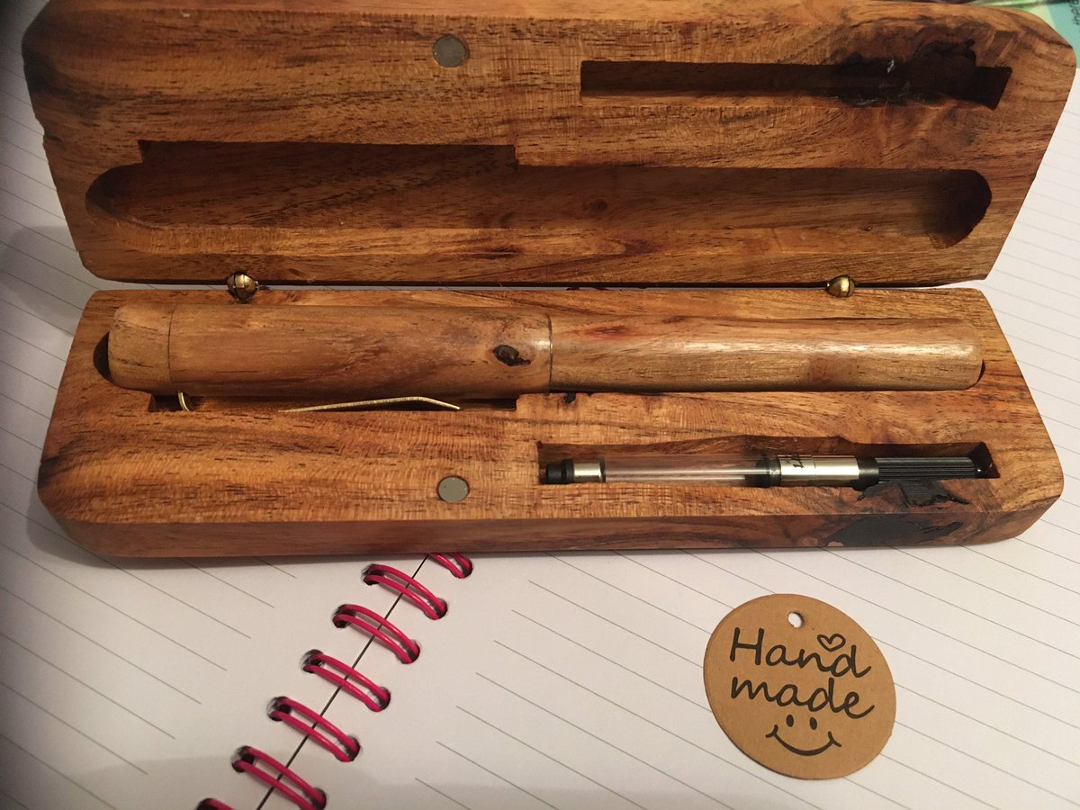 sawdustnsparkle's tweet photo. Introducing #Scriptoligna our luxury range of kitless fountain pens. Entirely handcrafted from scratch. Only the nib is not made by us (theyβre premium German-made by Bock). Please message me to enquire. https://t.co/vltRyetpSk