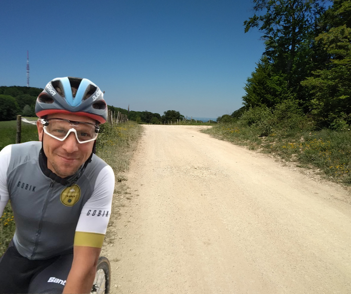CpartyBike's tweet photo. C'est sympa de découvrir une belle région en gravel avec un expert local.🚵‍♂️
C'est encore mieux quand cet expert s'appelle @MOUREYFrancis !
😃Faîtes-vous plaisir !
📅10-14 mars 2021.
🚴Stage gravel sur ses terres du Doubs
Infos et résa 👉 https://t.co/hqYq1D3udW
📞 06 65 55 49 25 https://t.co/6TpbxHCPbw