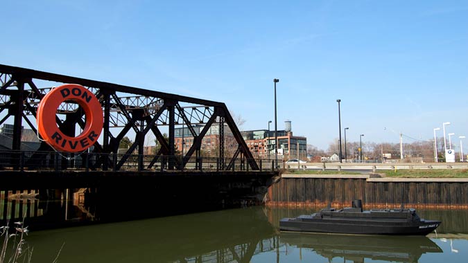 In 2008, art collective BGL created “Nowhere II” as No.9’s inaugural installation at the Lower Don River. 

“Nowhere II” consisted of a shrunken cruise ship that faced a giant life buoy out of proportion to the ship.

Learn more: no9.ca/exhibitions/BG…
#publicart #No9archives