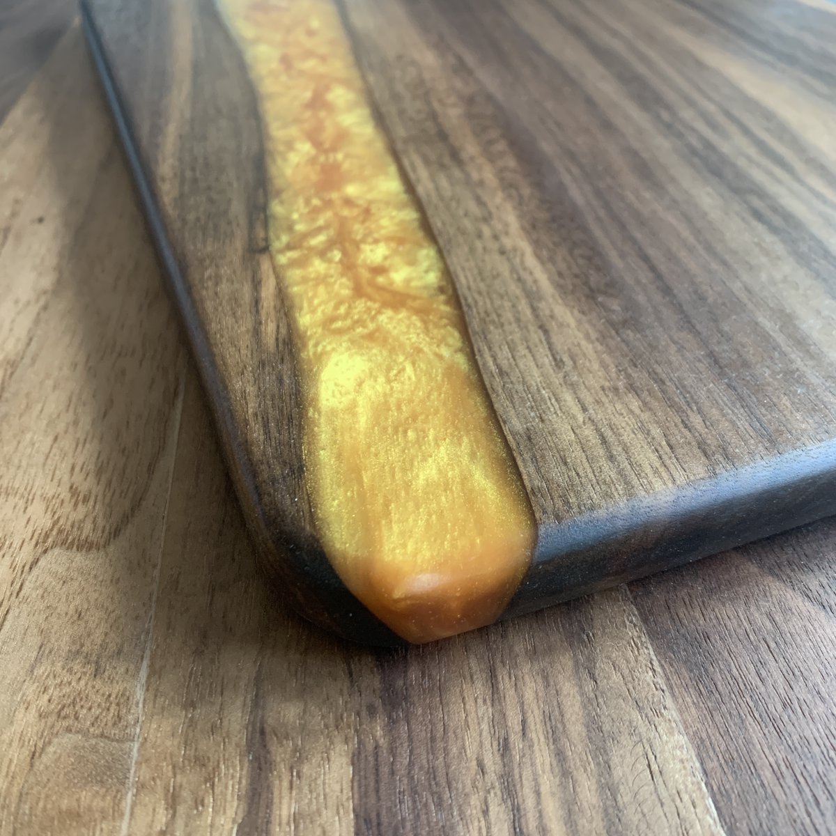 TheEpoxyStudio's tweet image. Take a look at our collection of serving boards made from pearlescent epoxy and American black Walnut! 

theepoxystudio.com/product-catego…

#epoxy #boards #resin #servingboards #charcuterie #epoxyboards #chopping #walnut
