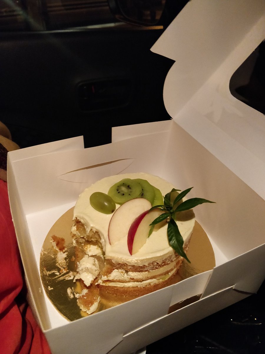 The only acceptable way to have cake made by @itsokaybis. IN THE CAR BEFORE YOU GET HOME. https://t.co/eBfzegMoXU