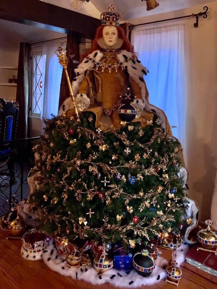 Obviously, I’ve been doing Christmas decorating all wrong.