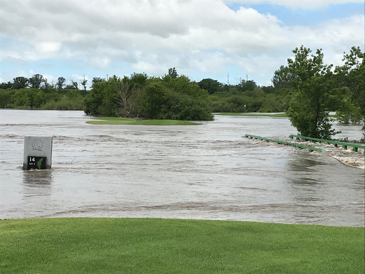 pgaofcanada's tweet photo. A flooded house and course are trying at the best of times, let alone during COVID-19. With support from his team and community, learn how @NeepawaGolf's Landon Cameron persevered in the face of adversity this season. #ThanksForSteppingUp
➡️ https://t.co/ffbtDN4TaT | @ECCO_GOLF https://t.co/6lxDebOePC