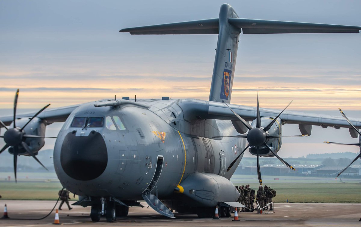 Today RAF and French A400M aircraft have been operating from Keevil Airfield as part of Exercise #WessexStorm.

Landing into the austere airfield, the A400M from @RAFBrizeNorton and Escadron Touraine 1/61 delivered personnel of the @16AirAssltBde - 2 PARA Battlegroup.