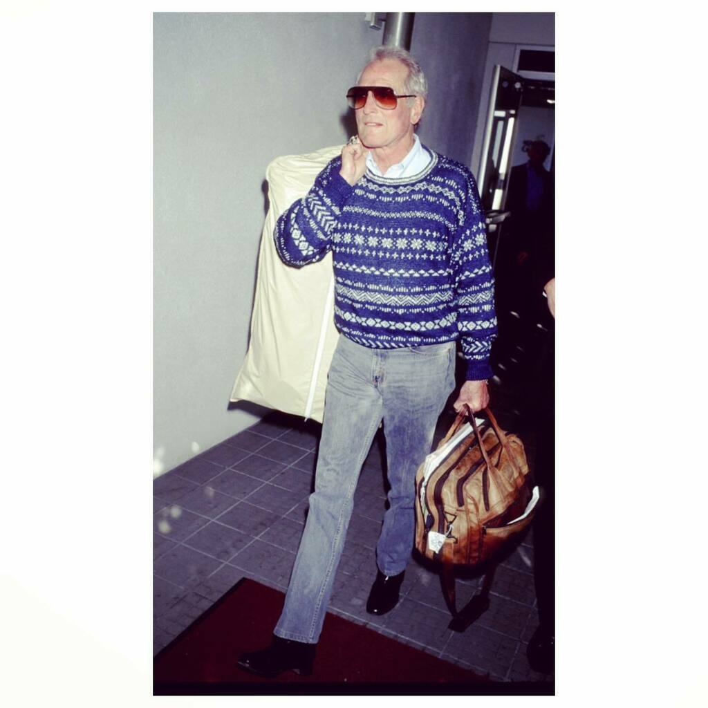 It’s certainly a sweater-weather in most of the US today, and so we thought of sharing this picture of one of our favorite travelers, Paul Newman, arriving at LAX from NYC  in 1992.
•
#paulnewman #la #lax #travel #1992 #sweaterweather #whowheretravel #travelseries by #Cotard…