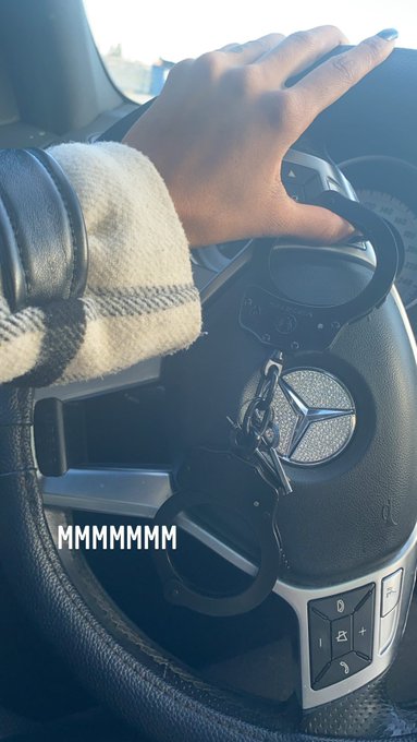 Always bring a set of handcuffs to a Cashmeet 😈  ~ paypigs humanatm findomme asiandomme Indiandomme dominatrix<a href="/tag/avnawards"class="tags"><span>&#35;avnawards</span></a><a href="/tag/avnstars"class="tags"><span>&#35;avnstars</span></a>