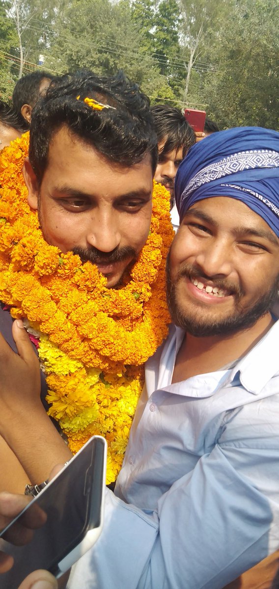 Aazad Aniket Dhanuk (@aniketdhanuk_) on Twitter photo मेरे आदर्श <a href="/BhimArmyChief/">Chandra Shekhar Aazad</a> प्यारे बड़े भाई चंद्रशेखर आजाद जी को जन्मदिन की बहुत-बहुत बधाई  ।
मैं आपको कुछ दे तो नहीं सकता पर यह वादा है आपसे की मैं आखरी सांस तक आपका साथ देता रहूंगा और आपके नेतृत्व में बहुजन समाज को शासक बना कर रहूंगा । मेरे आदर्श <a href="/BhimArmyChief/">Chandra Shekhar Aazad</a> प्यारे बड़े भाई चंद्रशेखर आजाद जी को जन्मदिन की बहुत-बहुत बधाई  ।
मैं आपको कुछ दे तो नहीं सकता पर यह वादा है आपसे की मैं आखरी सांस तक आपका साथ देता रहूंगा और आपके नेतृत्व में बहुजन समाज को शासक बना कर रहूंगा ।