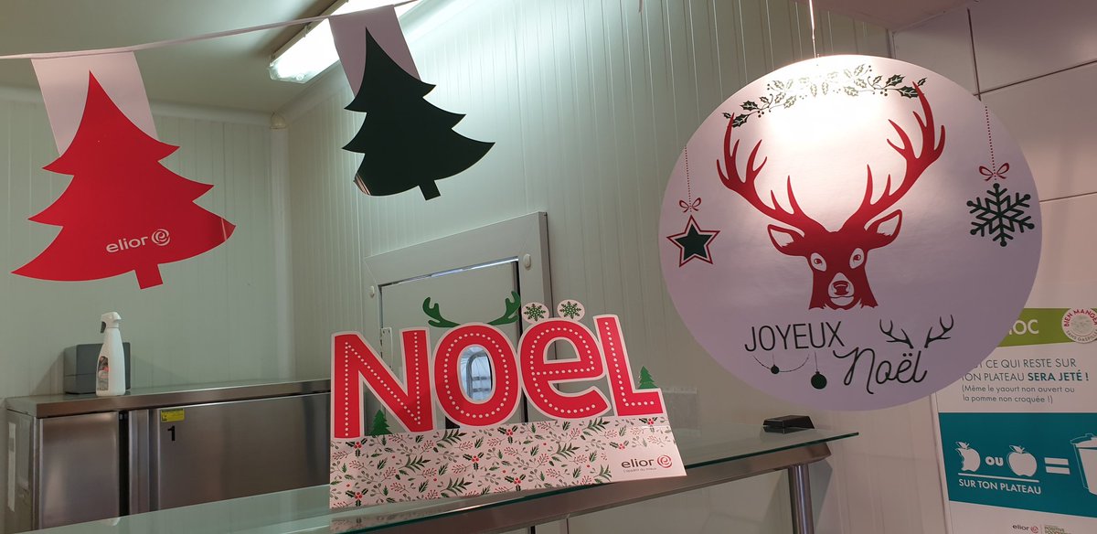 Ch_Aurejac's tweet photo. Un peu de douceur et de réconfort dans ces moments si anxiogènes. Mise en place de la déco de Noël dans les cantines de Pernes les Fontaines (84)🎄 🎅 
Merci @magma1970 c'est un très bon et très beau choix 👏👍
@Elior_France https://t.co/2s24245ns4