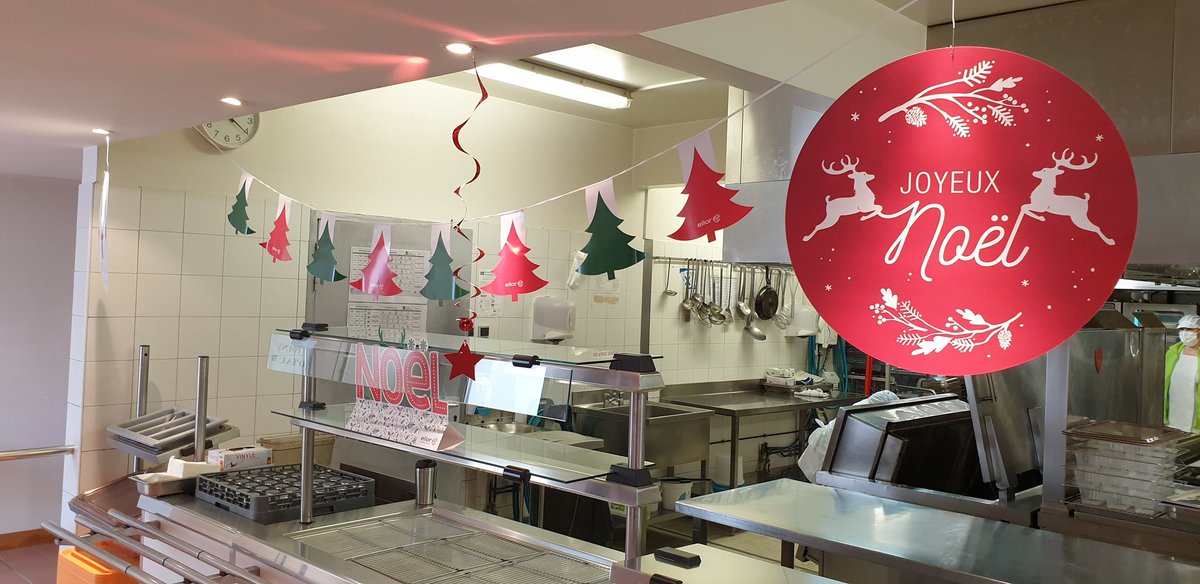 Un peu de douceur et de réconfort dans ces moments si anxiogènes. Mise en place de la déco de Noël dans les cantines de Pernes les Fontaines (84)🎄 🎅 
Merci <a href="/magma1970/">MAG</a> c'est un très bon et très beau choix 👏👍
@Elior_France