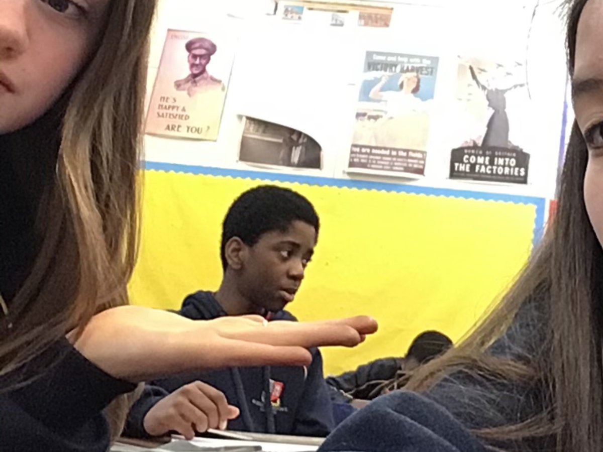 eileen54097887's tweet photo. guys pls make this kid in my class viral plssss https://t.co/mkkHjXMucY