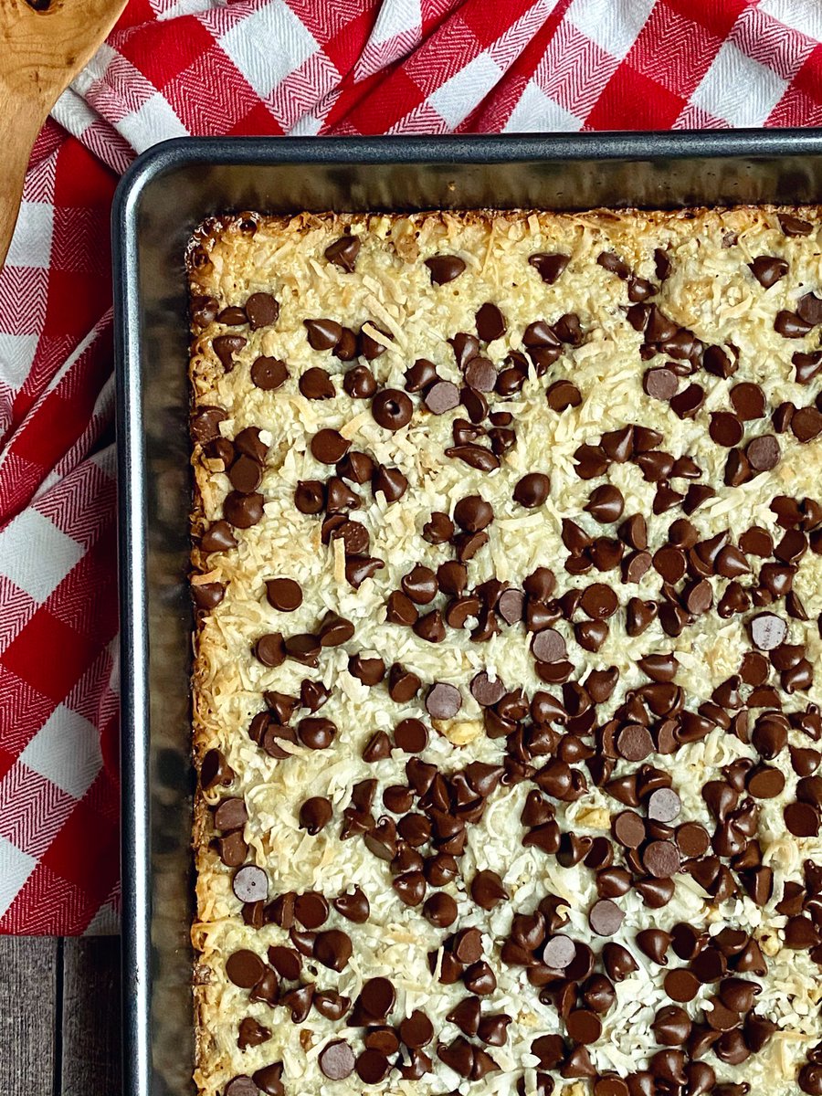 KarensKindred1's tweet photo. Magic cookie bars, made with semi-sweet chocolate chips and chopped walnuts β never butterscotch chips and pecans. They are The Official Christmas Cookie in our home and the original recipe is sacred.
.
#Christmas2020 π#ChristmasCookies #FamilyTraditions #MagicCookieBars https://t.co/tb5mvIYBar