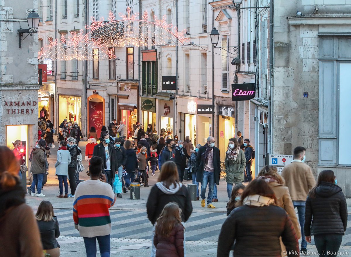 Stationnement et réouverture des commerces 🅿️ 🛍
La Ville et Stationeo vous proposent la gratuité :
• 1 h en souterrain chaque jour ;
• 2 h les samedis après-midi grâce aux tickets à retirer chez les commerces partenaires ;
• en zone verte les 5, 12 et 19 décembre. https://t.co/NQi7YHN8uL