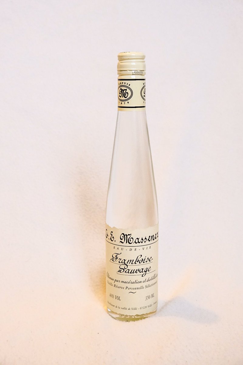 MelleBonPlan's tweet photo. Accord inattendu imaginé par le MOF fromager Cyrille Lorho entre l'eau-de-vie framboise sauvage de la distillerie #Massenez et le fromage suisse #Appenzeller 🧀😋
📷 @NicolasDiolez https://t.co/yuHj6WU4qz