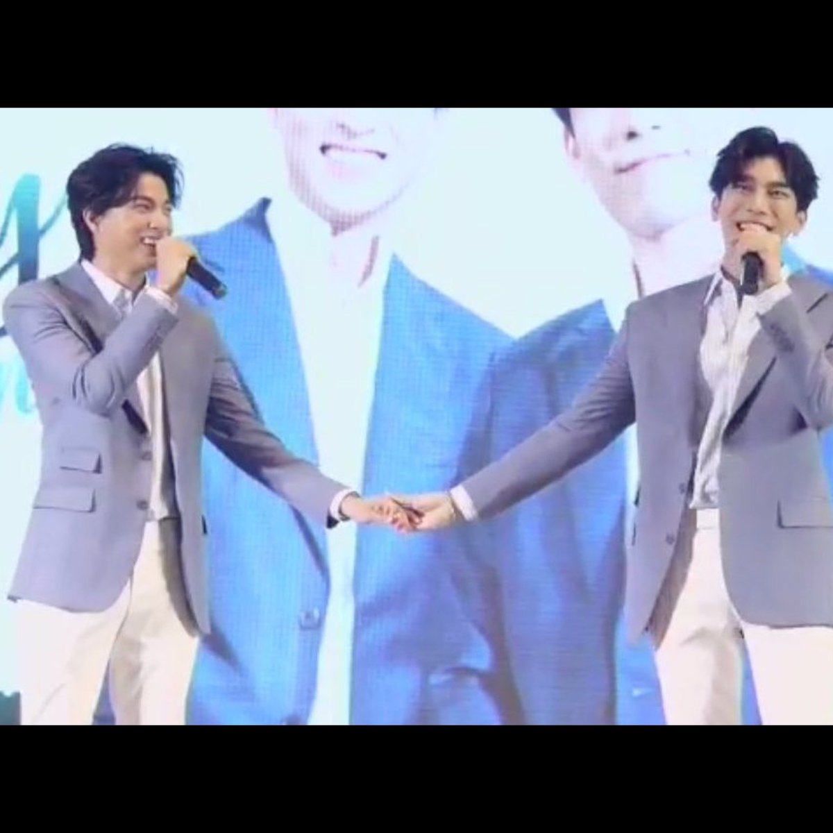 How it started      How it’s going Aka a thread of  #MewGulf that will make you cry 