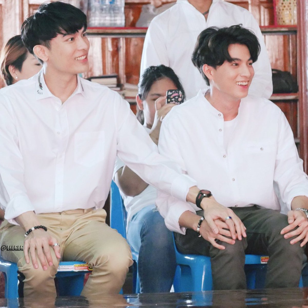 How it started      How it’s going Aka a thread of  #MewGulf that will make you cry 