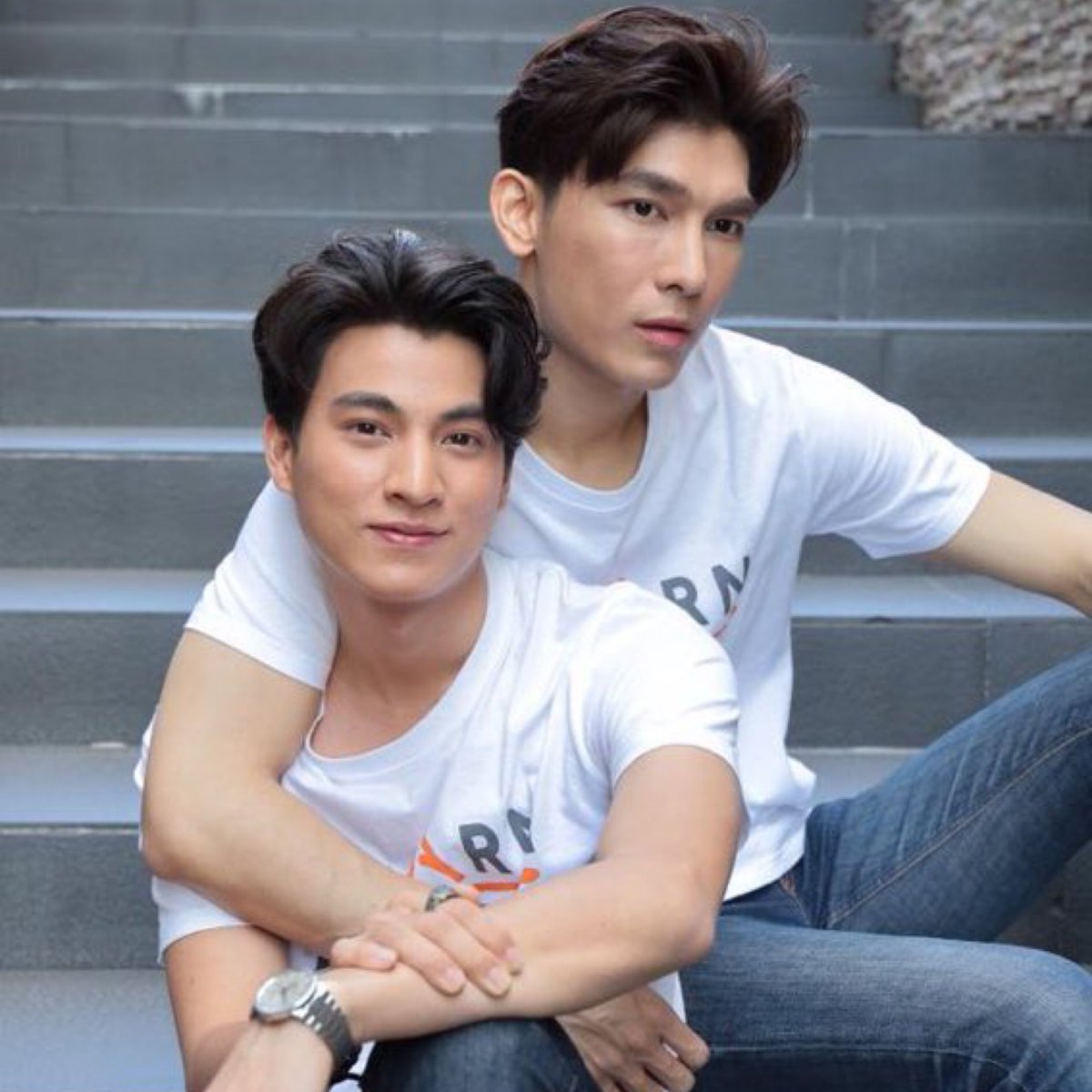 How it started      How it’s going Aka a thread of  #MewGulf that will make you cry 