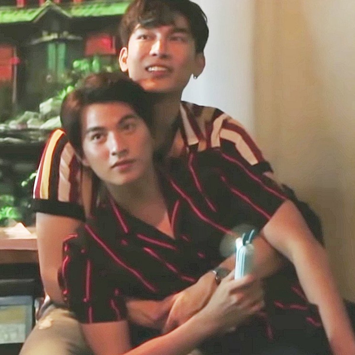 How it started      How it’s going Aka a thread of  #MewGulf that will make you cry 