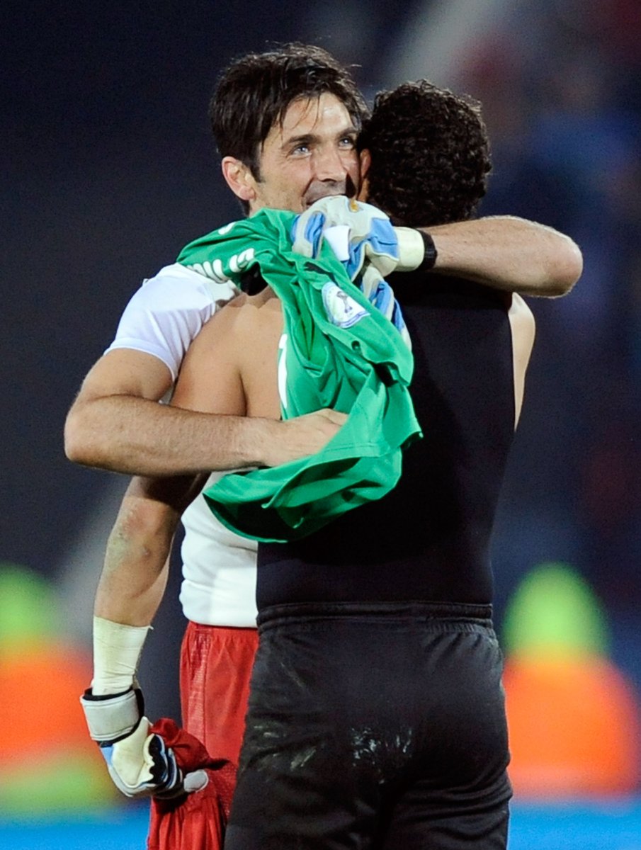El-Hadary’s finest moment came in the 2009 Confederations Cup in Egypt’s 1-0 win over reigning world champions Italy. He kept a clean sheet in a miraculous performance that saw a barrage of shots saved, exemplifying his ‘high dam’ nickname.Even Gianluigi Buffon was impressed.